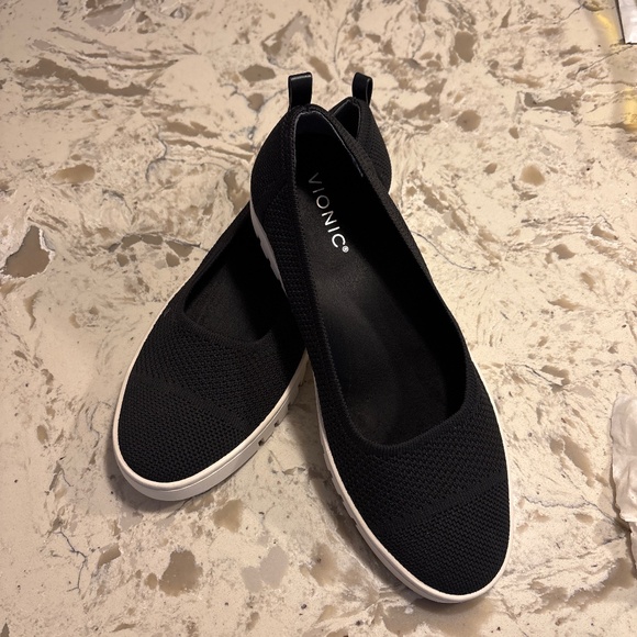 Women’s Vionic Black Uptown Skimmers Slip on Flat Shoes Size 9.5W - Picture 1 of 6